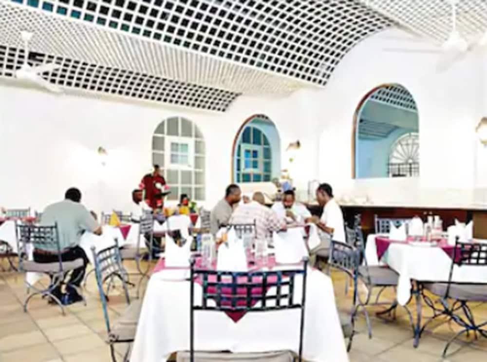 Sentrim Castle Royal Hotel Mombasa Exteriör bild