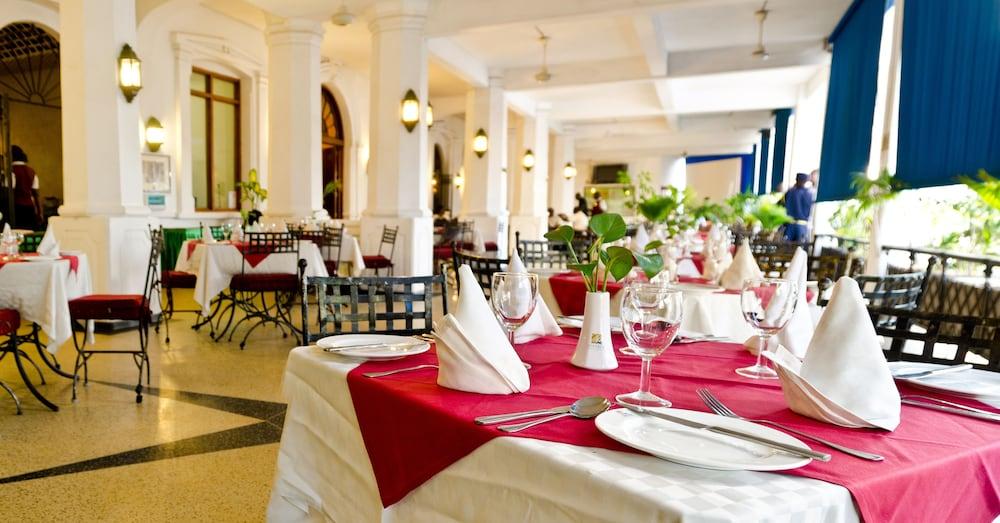 Sentrim Castle Royal Hotel Mombasa Exteriör bild