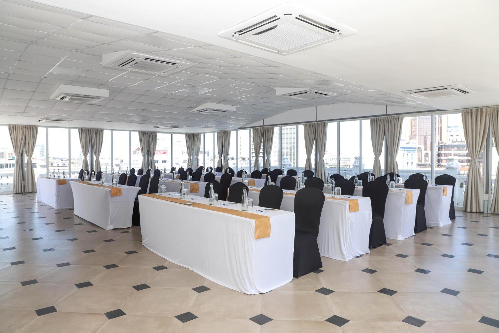 Sentrim Castle Royal Hotel Mombasa Exteriör bild